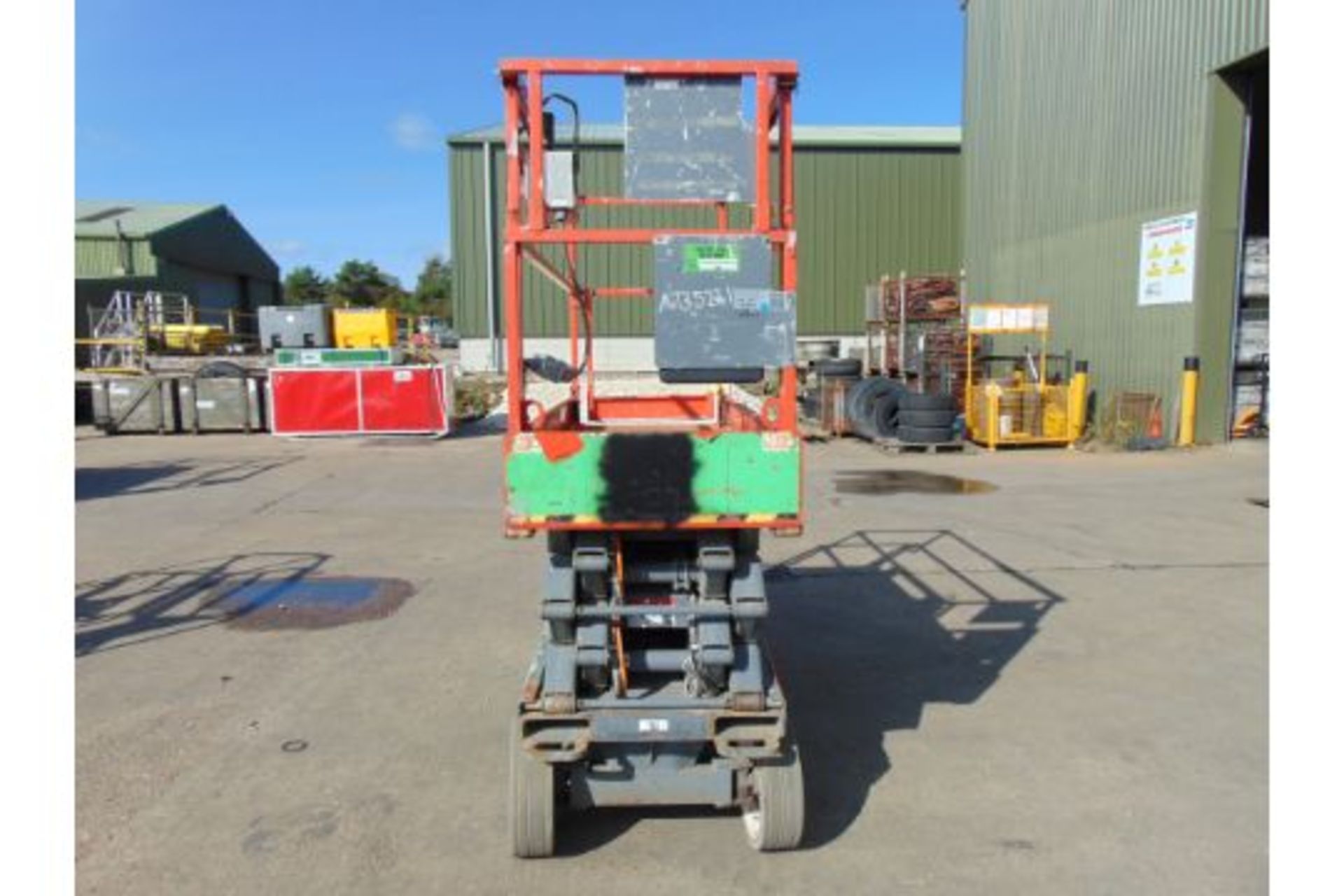 Skyjack SJIII 3226 Electric Scissor Lift Access Platform ONLY 195 Hours! - Image 7 of 17
