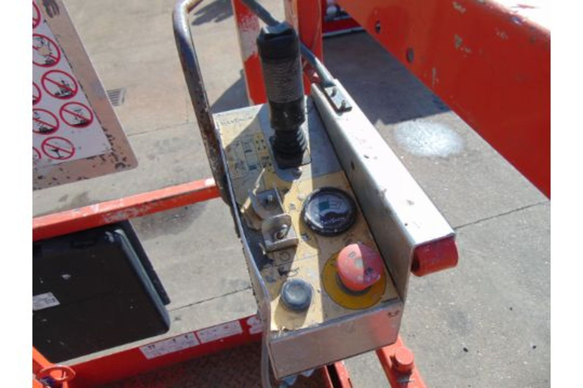 Skyjack SJIII 3226 Electric Scissor Lift Access Platform ONLY 195 Hours! - Image 17 of 17