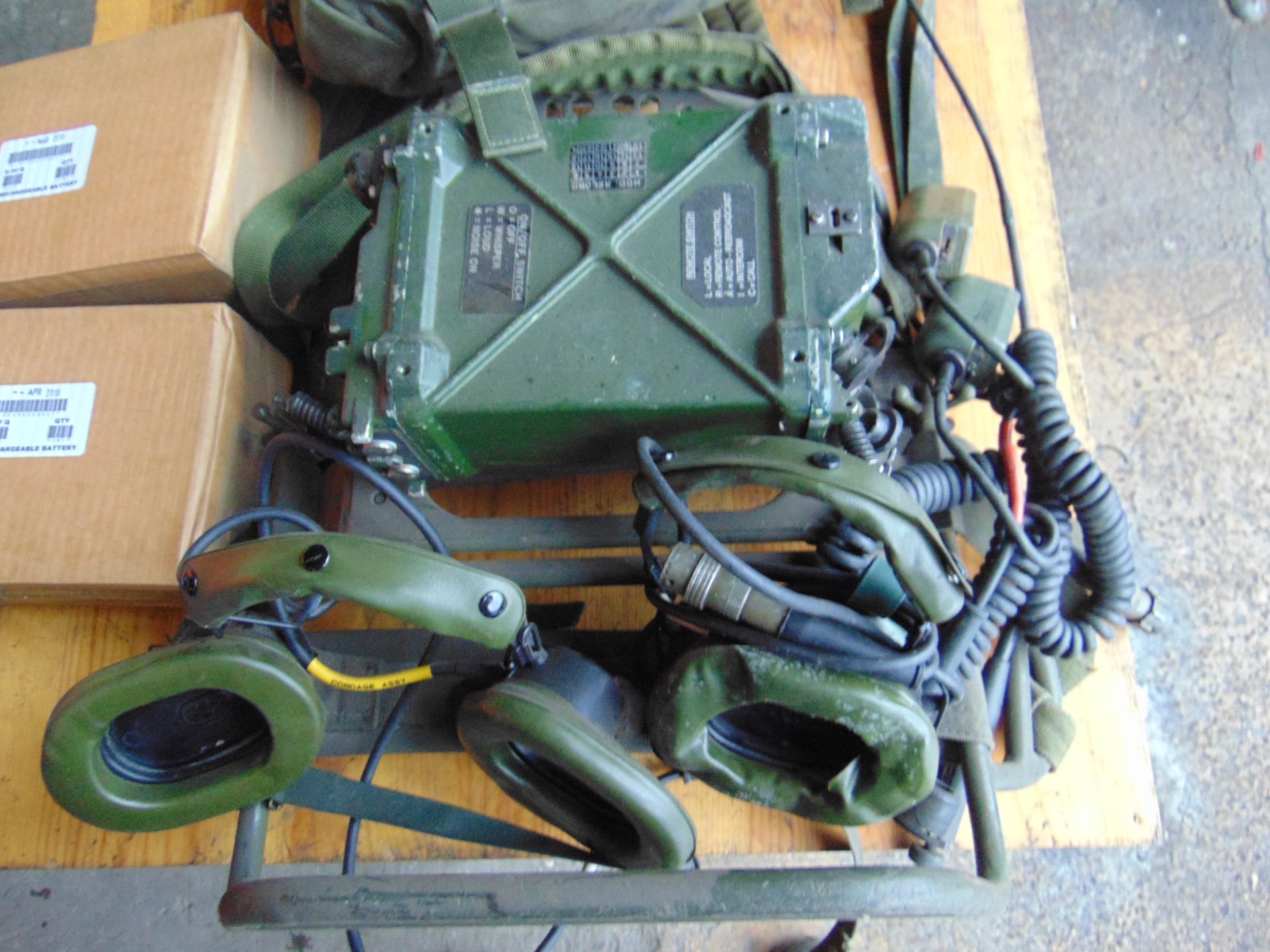 UK RT 351 Transmitter Receiver C/W Kit & 2 Batteries - Image 4 of 4
