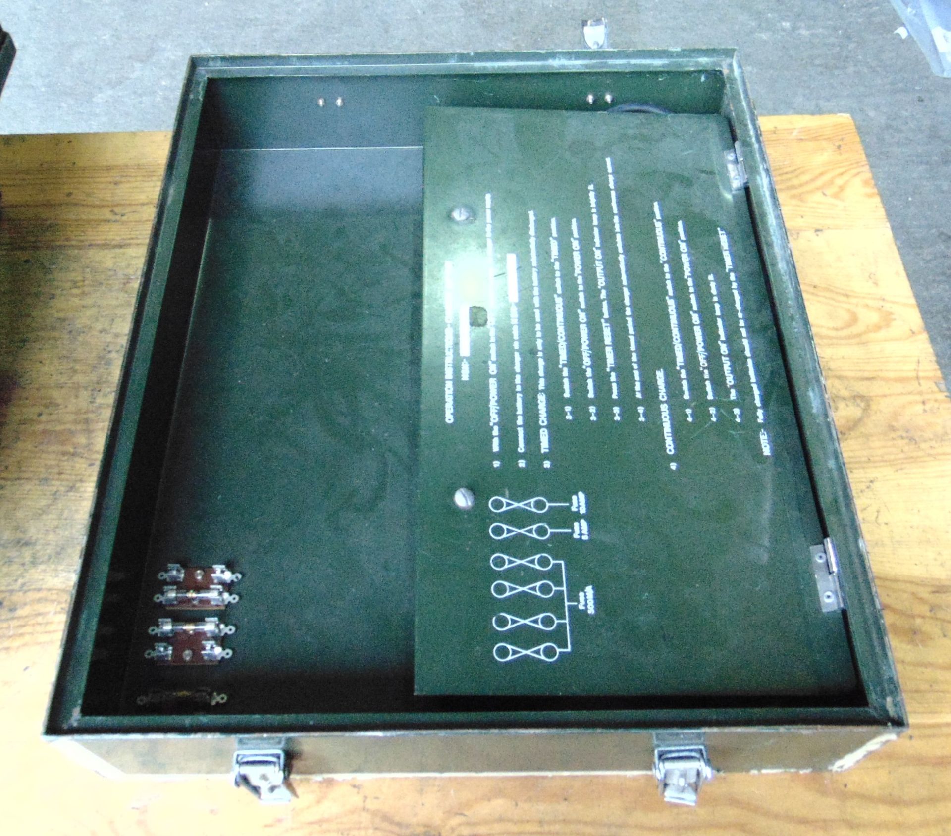 Very Rare SAFT Clansman 24V Universal Radio Battery Charger 240V Mains c/w Leads Instructions - Image 5 of 8
