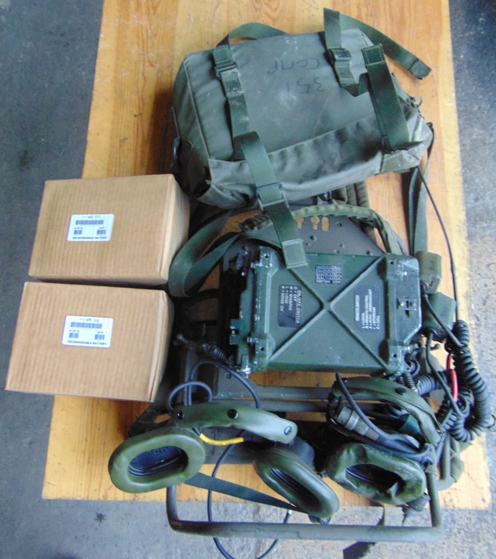 UK RT 351 Transmitter Receiver C/W Kit & 2 Batteries - Image 2 of 4