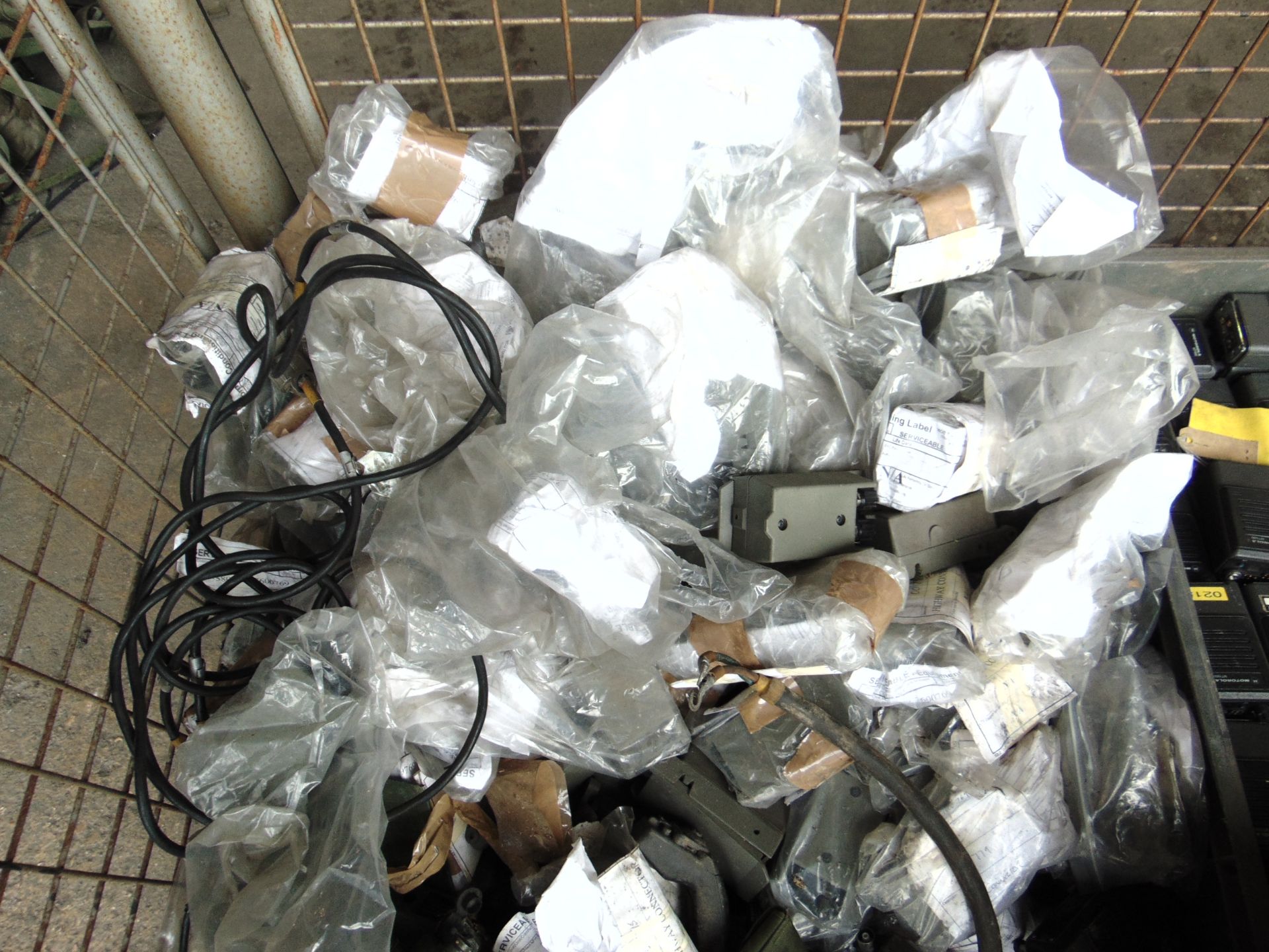 1 x Stillage of Clansman Radio Equipment inc MT1000 Walkie-Talkies x 120, Chargers ect - Image 4 of 10