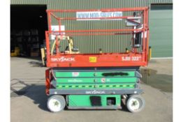 Skyjack SJIII 3226 Electric Scissor Lift Access Platform ONLY 195 Hours!