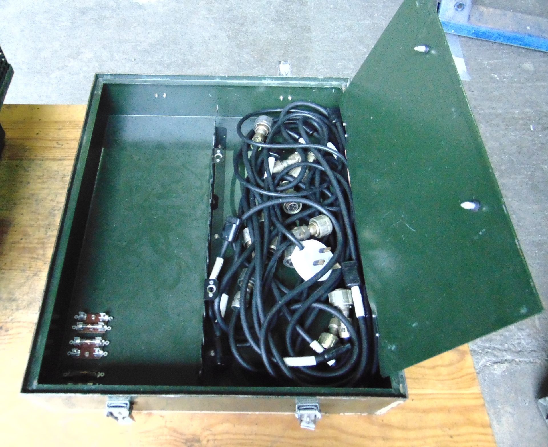 Very Rare SAFT Clansman 24V Universal Radio Battery Charger 240V Mains c/w Leads Instructions - Image 4 of 8