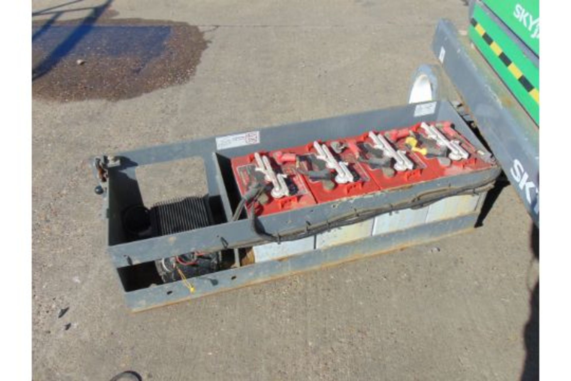 Skyjack SJIII 3226 Electric Scissor Lift Access Platform ONLY 195 Hours! - Image 14 of 17