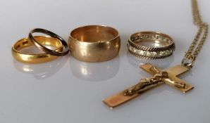 Two 22ct yellow gold wedding bands, 5, 2mm, 7.1g one 9ct gold, 9mm, sizes R, L, U 