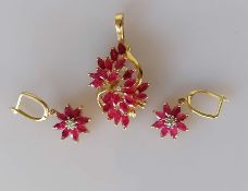 A yellow gold garnet flower pendant with diamond decoration, 40 x 20mm, hallmarked 750, 5.7g