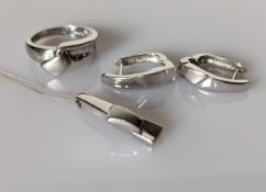 A 14ct white gold pendant chain with matching earrings and ring, all stamped 585 Reina, 13g