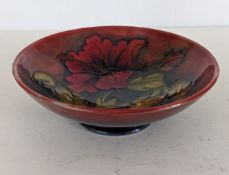 A William Moorcroft hibiscus pattern bowl on a raised foot, 6 cm H x 18 diameter