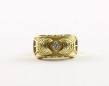 COCKTAILRING, 585/ooo Gelbgold, Granuliertechnik, leicht berieben, besetzt mit einem kleinen Diaman