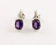 PAAR AMETHYST-OHRSTECKER, 750/ooo Weißgold, besetzt mit je einem Amethyst und kleinen Brillanten, L