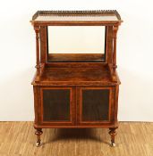 SERVING CHEST, Nusswurzel u.a., Messinggalerie, zweitüriger Korpus auf Rollen, H 101, B 68, T 43, E