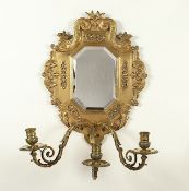WANDLEUCHTER MIT SPIEGEL, Bronze, dreiflammig, rest./erg., H 40, FRANKREICH, E.19.Jh. 