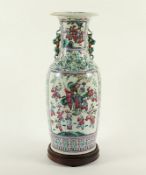 Vase, auf Holzsockel, China