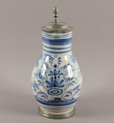Birnkrug, Fayence, wohl Blaumaler Georg Kordenbusch, NÜRNBERG, um 1750
