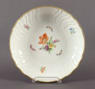 Schale, neuosier, Blumen und Schmetterlinge, KPM Berlin, 20.Jh.