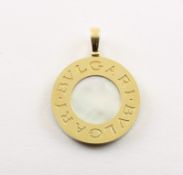 BVLGARI-Anhänger, 750/ooo GG/Stahl, Perlmutt u. Onyx, 18,5g