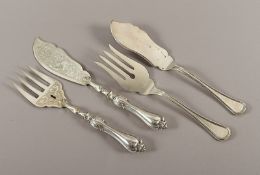 vier Fischvorleger, Silber