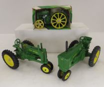 ERTL J Deere 1923 Mod D in box & Mod A & 70 1/16