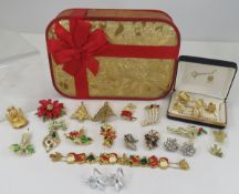 Vintage Christmas Brooches & Jewelry