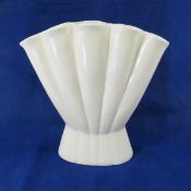 Red Wing USA White Gladiola #416 Vase 10