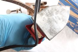 Wolverine Sunny Suzy Iron, 1915 Nut Cracker