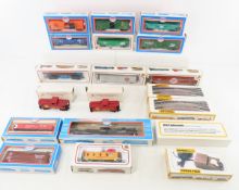 15 Bachmann HO Scale Train Cars & Accessories