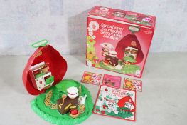 1980 Strawberry Shortcake Berry Bake Shoppe w/Box