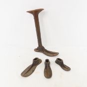 Cast iron cobbler shoe stand with 4 feet