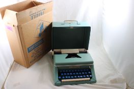 Tom Thumb Deluxe Typewriter w/Case in Orig Box