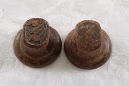 2 Zenith Radio Knobs Pinch Wood Lightening Bolts