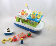 Fisher Price #985 Houseboat with Little People