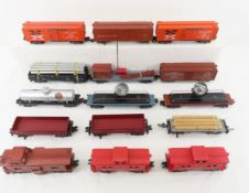 15 American Flyer boxcars, 2 934 search lights