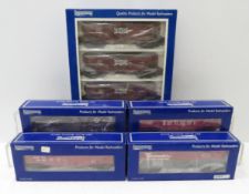 7 Industrial O-27 Box Cars, Frisco, Burlington NIB