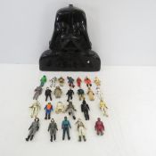 25 Star Wars Action Figures, Some 1977 & Case