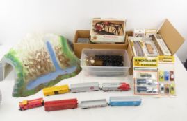 Bachmann HO Train sets, 1 in box, track & tunnel