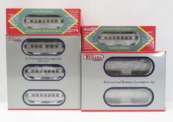 7 Williams O-27 Train Cars & Streamline Locomotive