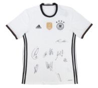 Von 9 Spielern signiertes Deutschland Trikot – Germany national team jersey signed by 9 players