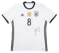 Von Mesut Özil signiertes DFB-Trikot – DFB jersey signed by Mesut Özil