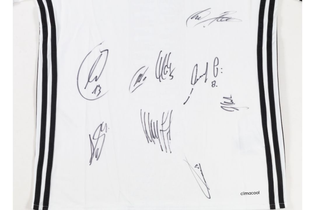 Von 9 Spielern signiertes Deutschland Trikot – Germany national team jersey signed by 9 players - Bild 3 aus 4