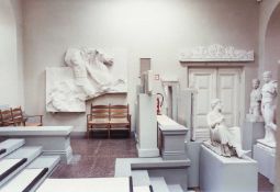 Candida Höfer (1944 Eberswalde – lebt in Köln) R