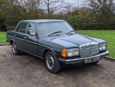 1977 MERCEDES W123 250 AUTO