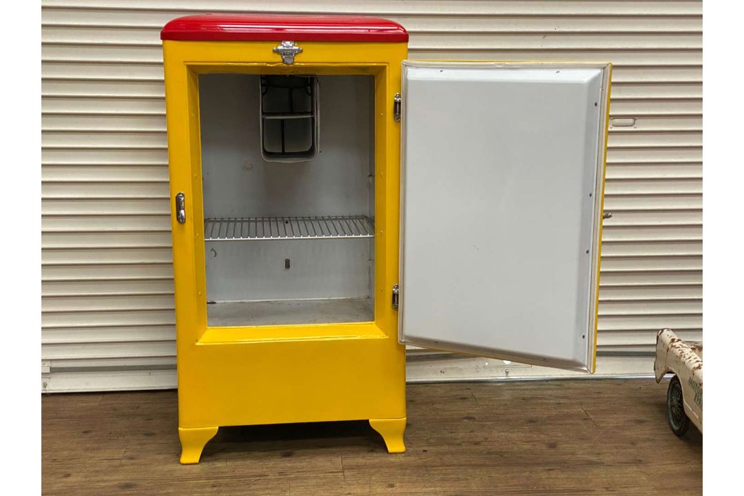 FRIGIDAIRE, a 1940s American upright refrigerator, repainted in “Royal Crown Cola” livery - Image 3 of 6