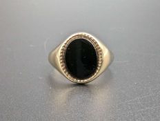 Black Onyx & 9ct gold signet ring