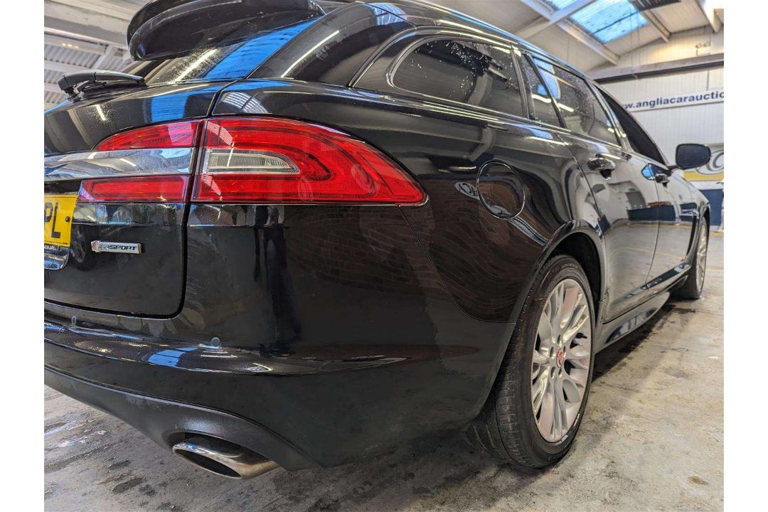2014 JAGUAR XF R-SPORT V6 D AUTO - Image 10 of 26
