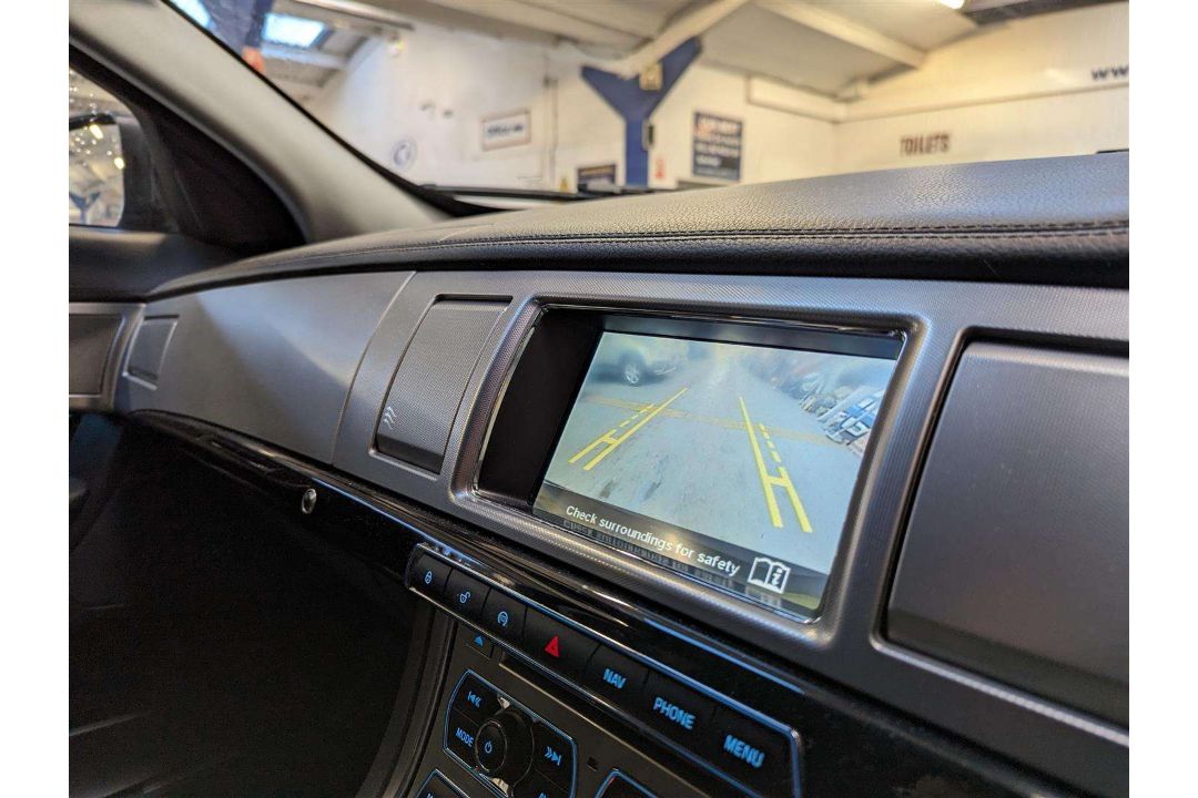 2014 JAGUAR XF R-SPORT V6 D AUTO - Image 18 of 26