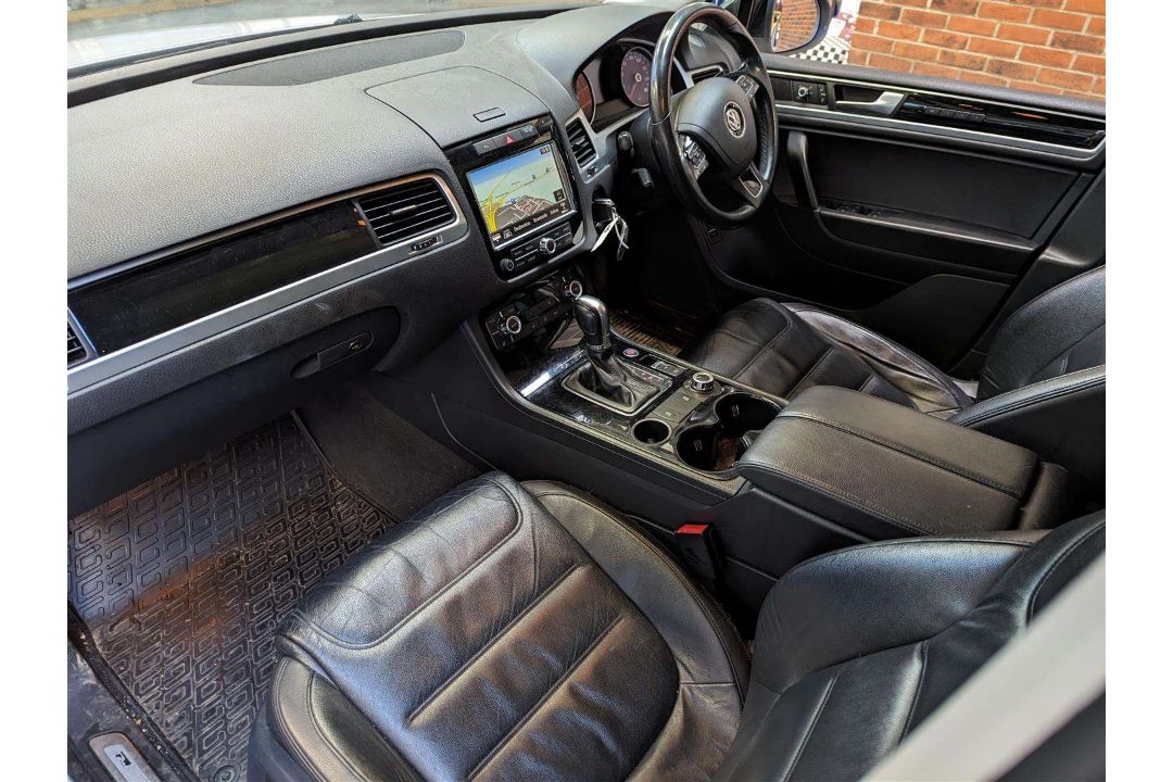2014 VOLKSWAGEN TOUAREG V6 R-LINE TDI BMT - Image 14 of 29