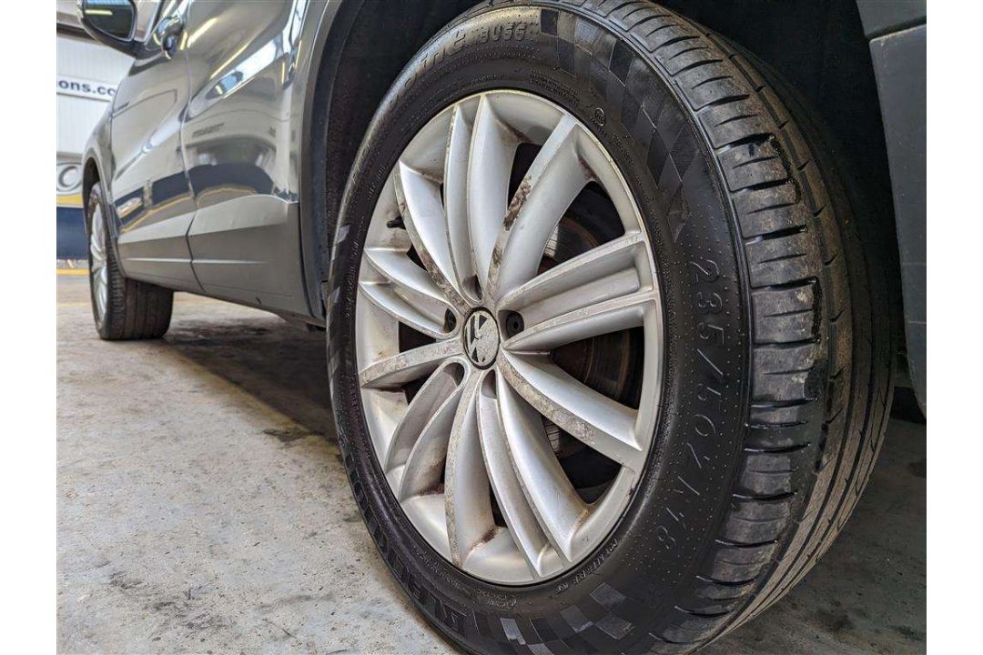 2009 VOLKSWAGEN TIGUAN SPORT TDI 140 AUTO - Image 9 of 27