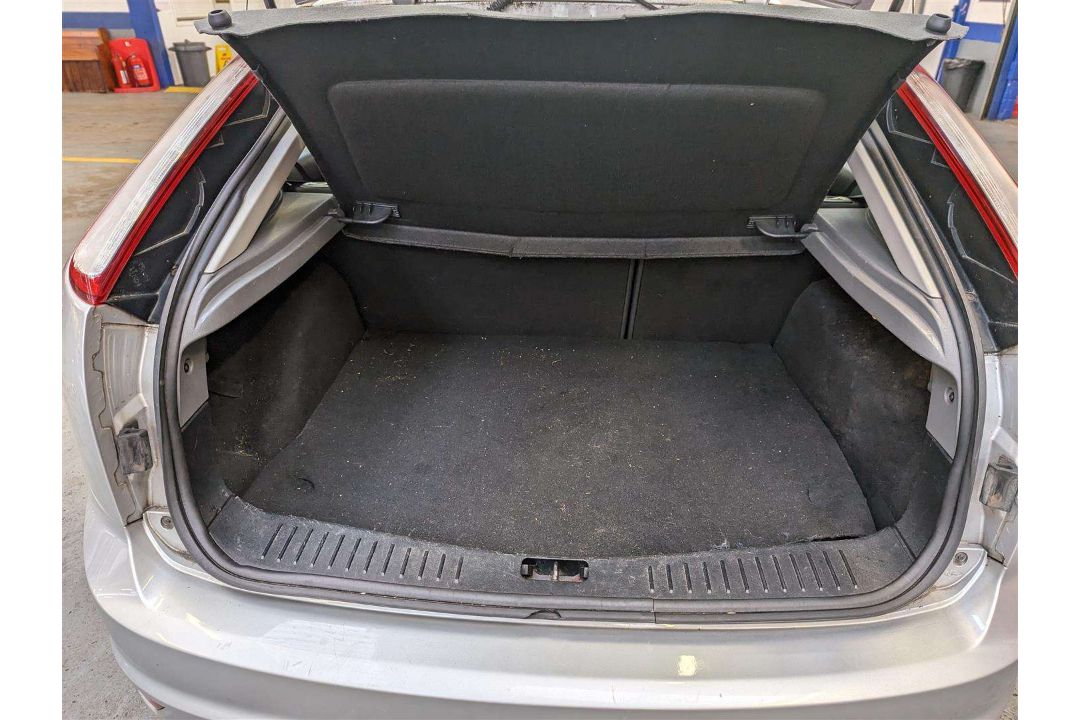 2010 FORD FOCUS ZETEC 100 - Image 8 of 23