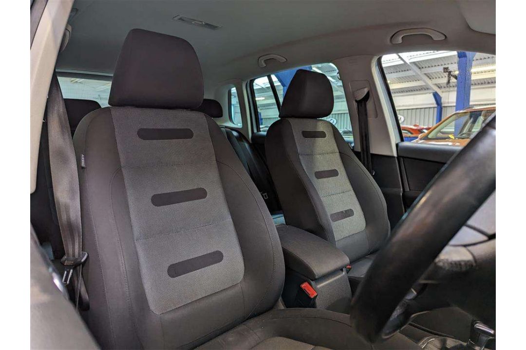 2009 VOLKSWAGEN TIGUAN SPORT TDI 140 AUTO - Image 15 of 27
